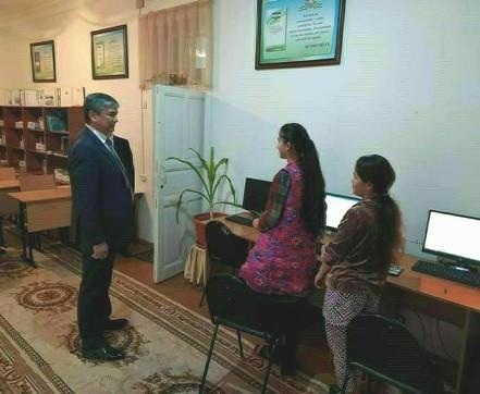 ҚЎМИТА РАИСИ САВОЛЛАРГА АЪЛО ДАРАЖАДА ЖАВОБ БЕРГАН ТАЛАБАЛАРНИ МУКОФОТЛАДИ