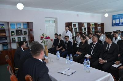 НУКУСДА САМАРҚАНДЛИК ПРОФЕССОР-ЎҚИТУВЧИЛАР ВА ТАЛАБАЛАР ЎРТАСИДА УЧРАШУВ БЎЛИБ ЎТДИ